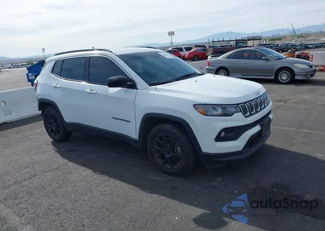 2022 Jeep Compass Latitude Fwd z USA, uszkodzony, nr VIN 3C4NJCBB0NT235026